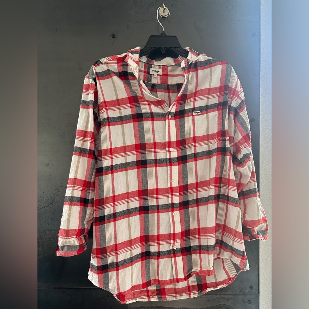 Wrangler plaid flannel button up
